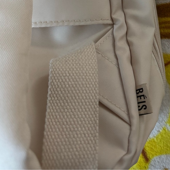 BÉIS Expandable Cream Backpack - Picture 5 of 6